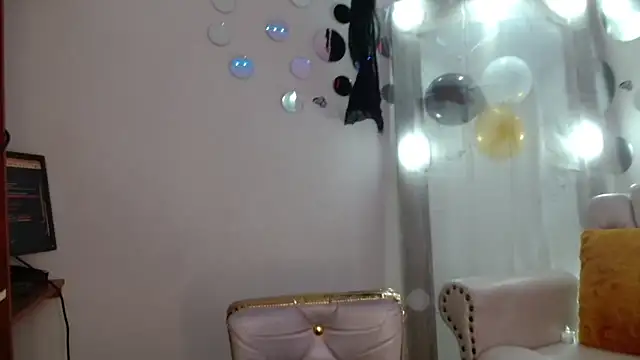 Nina Roser online show from 10/21/25, 01:01