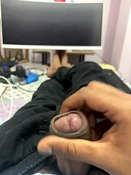 Snapshot of slaveboi9876 chatting on 12/14/25, 05:40 slaveboi9876 online show from 12/14/25, 05:40