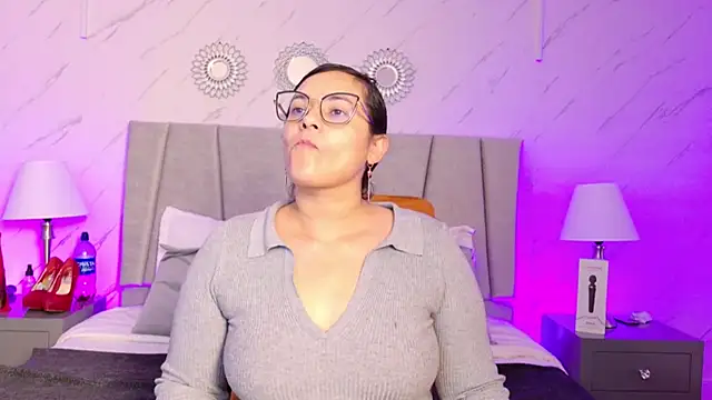 Snapshot of Michell_Monet chatting on 07/08/26, 12:20 Michell Monet online show from 07/08/26, 12:20