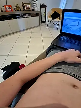 Salsicha244 online show from 10/24/25, 04:47