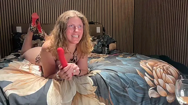 Snapshot of HOTkarenhot chatting on 11/23/25, 10:09 HOTkarenhot online show from 11/23/25, 10:09