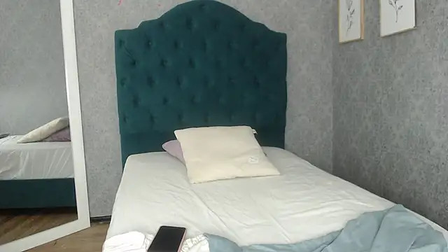 Snapshot of Vic_Taylor chatting on 04/08/26, 11:32 Vic Taylor online show from 04/08/26, 11:32