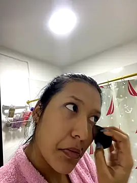 Snapshot of IsabellaJoness_ chatting on 10/14/25, 10:27 IsabellaJoness online show from 10/14/25, 10:27