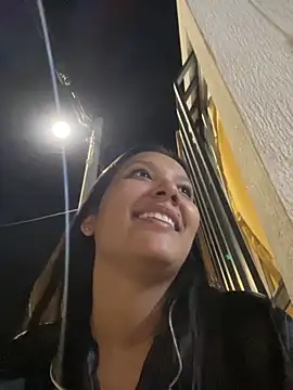 Snapshot of IsabellaJoness_ chatting on 10/22/25, 12:11 IsabellaJoness online show from 10/22/25, 12:11