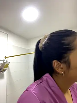 Snapshot of IsabellaJoness_ chatting on 11/04/25, 11:09 IsabellaJoness online show from 11/04/25, 11:09