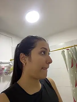 Snapshot of IsabellaJoness_ chatting on 11/06/25, 12:28 IsabellaJoness online show from 11/06/25, 12:28