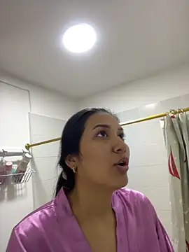 Snapshot of IsabellaJoness_ chatting on 11/07/25, 11:10 IsabellaJoness online show from 11/07/25, 11:10