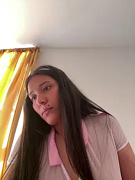 Snapshot of IsabellaJoness_ chatting on 11/08/25, 12:27 IsabellaJoness online show from 11/08/25, 12:27