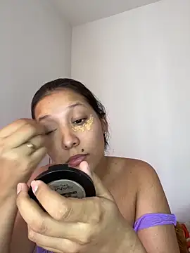 Snapshot of IsabellaJoness_ chatting on 11/20/25, 08:08 IsabellaJoness online show from 11/20/25, 08:08