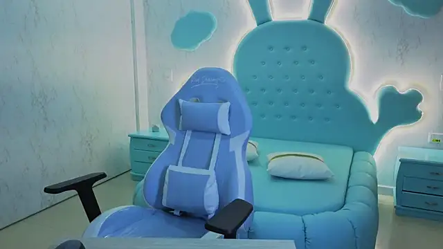 Snapshot of Mia_Cuttee chatting on 10/20/25, 03:29 Mia Cuttee online show from 10/20/25, 03:29