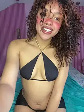 Snapshot of PrettyLia chatting on 11/18/25, 07:40 PrettyLia online show from 11/18/25, 07:40