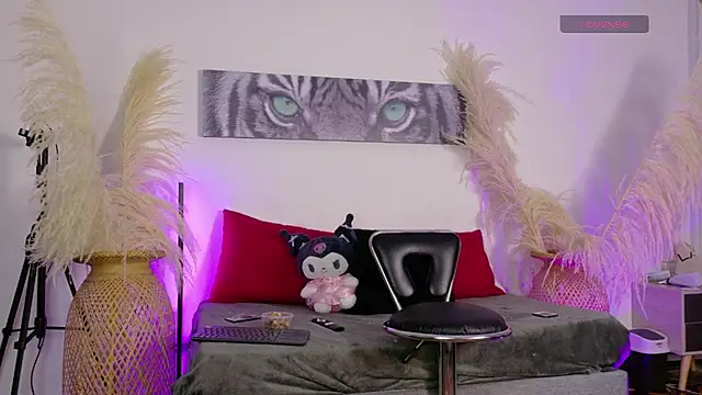 Zafira  online show from 02/17/26, 06:14