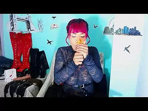 Snapshot of mylygrey chatting on 10/25/25, 06:43 mylygrey online show from 10/25/25, 06:43