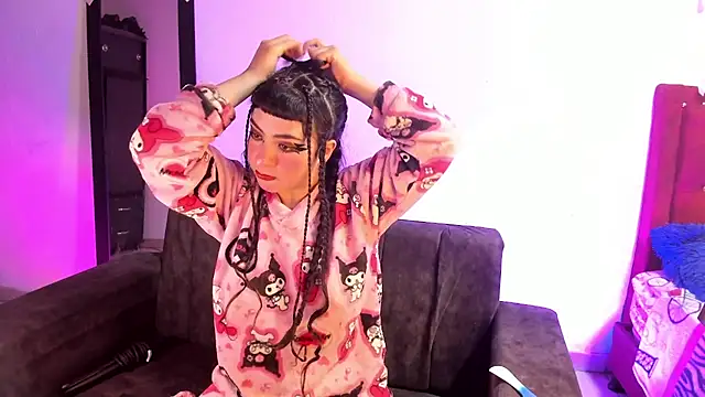 kitty  chs online show from 10/10/25, 11:09