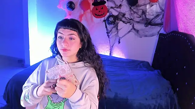 kitty  chs online show from 11/07/25, 11:21