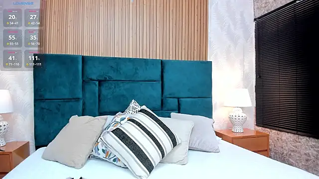 Snapshot of Bunny_boobs__ chatting on 12/21/25, 01:24 Bunny boobs online show from 12/21/25, 01:24