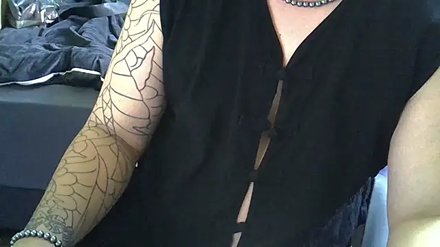 Snapshot of CAOSLOAD chatting on 10/17/25, 02:37 CAOSLOAD online show from 10/17/25, 02:37