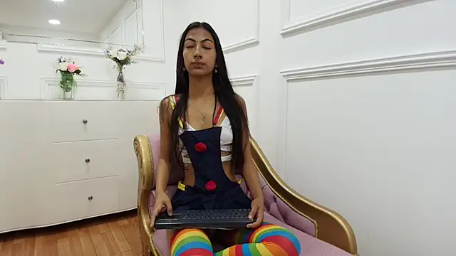  marianagarcia  online show from 10/13/25, 06:19