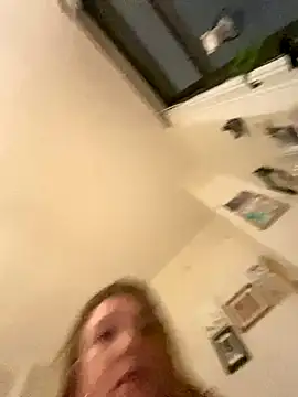 Snapshot of Seturselfonfire chatting on 10/13/25, 08:58 Seturselfonfire online show from 10/13/25, 08:58