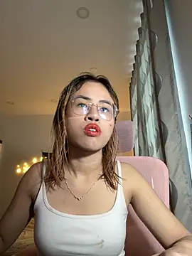 EllieYoon online show from 11/30/25, 09:13