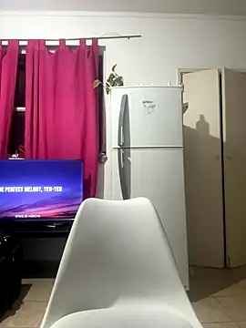 Snapshot of KarenG2025 chatting on 11/27/25, 04:14 KarenG2025 online show from 11/27/25, 04:14