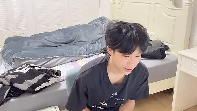 Snapshot of xwen2020 chatting on 11/28/25, 03:47 xwen2020 online show from 11/28/25, 03:47