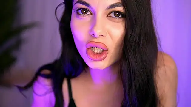 Snapshot of SierraVyx chatting on 11/06/25, 11:00 SierraVyx online show from 11/06/25, 11:00