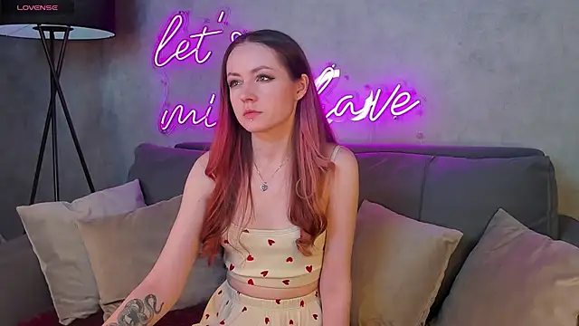 Snapshot of Berta_Kelly chatting on 11/08/25, 01:28 Berta Kelly online show from 11/08/25, 01:28