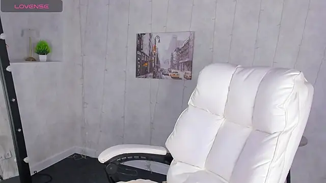 Snapshot of Berta_Kelly chatting on 12/05/25, 12:08 Berta Kelly online show from 12/05/25, 12:08