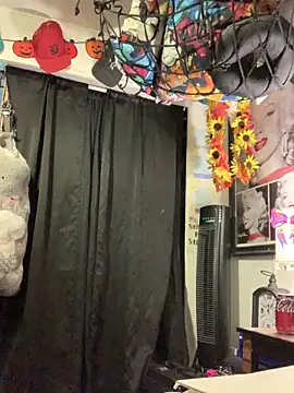 Snapshot of blondebarbiebae chatting on 03/03/26, 12:17 blondebarbiebae online show from 03/03/26, 12:17