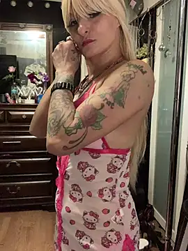 Snapshot of blondebarbiebae chatting on 03/18/26, 12:36 blondebarbiebae online show from 03/18/26, 12:36