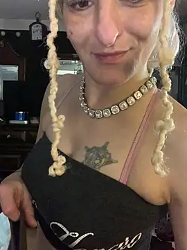 Snapshot of blondebarbiebae chatting on 04/12/26, 02:38 blondebarbiebae online show from 04/12/26, 02:38