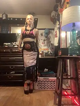 Snapshot of blondebarbiebae chatting on 04/14/26, 04:02 blondebarbiebae online show from 04/14/26, 04:02