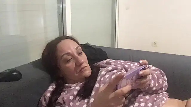 Snapshot of paula19800 chatting on 11/10/25, 12:26 paula19800 online show from 11/10/25, 12:26