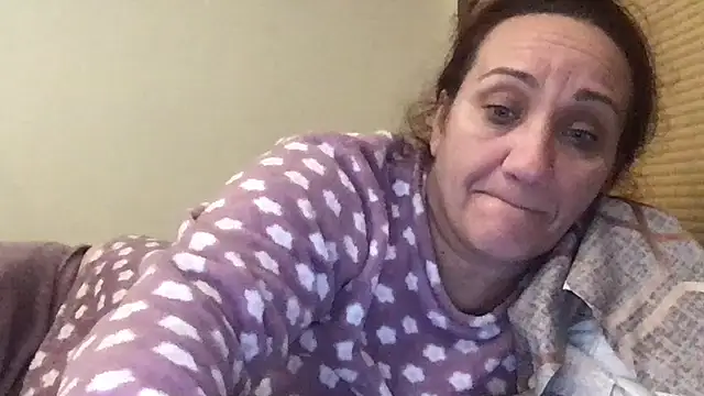 Snapshot of paula19800 chatting on 11/21/25, 05:11 paula19800 online show from 11/21/25, 05:11