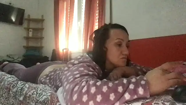 Snapshot of paula19800 chatting on 11/28/25, 01:36 paula19800 online show from 11/28/25, 01:36