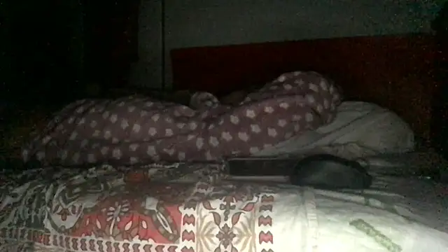 Snapshot of paula19800 chatting on 11/29/25, 01:41 paula19800 online show from 11/29/25, 01:41