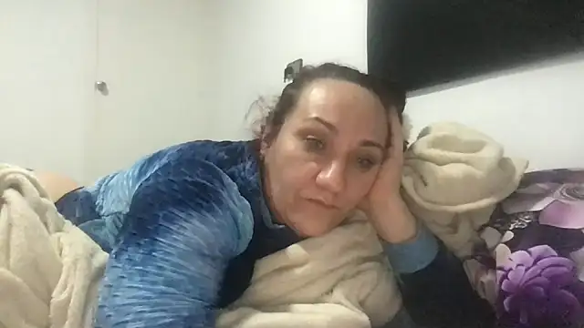 Snapshot of paula19800 chatting on 12/05/25, 01:47 paula19800 online show from 12/05/25, 01:47