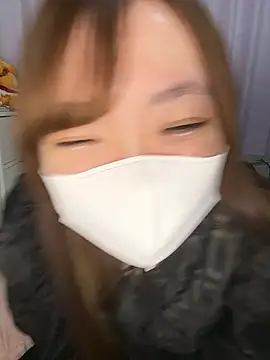 Snapshot of Moe_v_v chatting on 11/25/25, 12:10 Moe v v online show from 11/25/25, 12:10