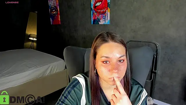 Al1ice Moures online show from 10/28/25, 01:09