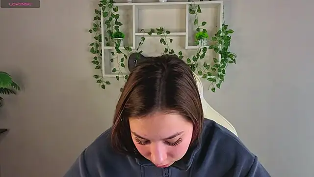 Snapshot of Al1ice_Moures chatting on 11/13/25, 01:15 Al1ice Moures online show from 11/13/25, 01:15