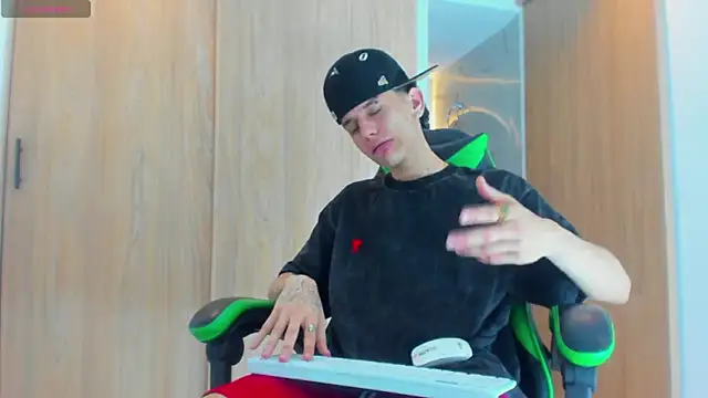 Skinny batman online show from 09/30/25, 04:12