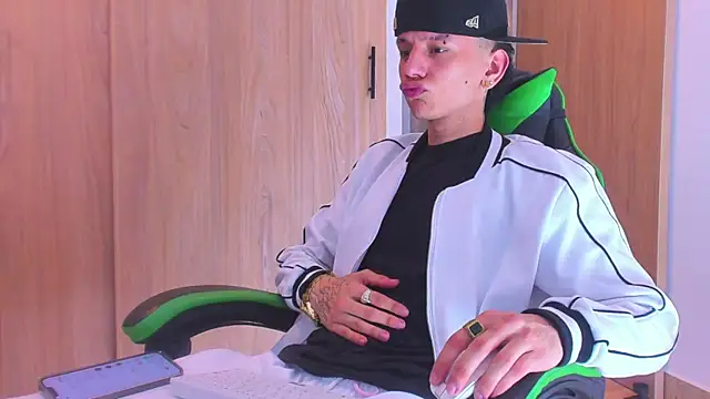 Skinny batman online show from 10/08/25, 12:52