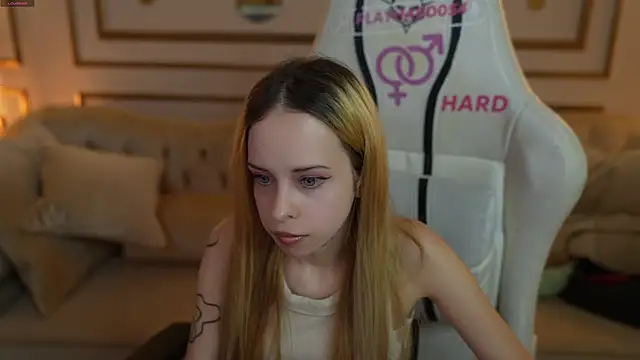 Snapshot of Luchi_Sun chatting on 10/04/25, 11:30 Luchi Sun online show from 10/04/25, 11:30