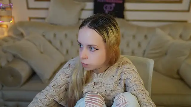 Snapshot of Luchi_Sun chatting on 10/23/25, 10:14 Luchi Sun online show from 10/23/25, 10:14