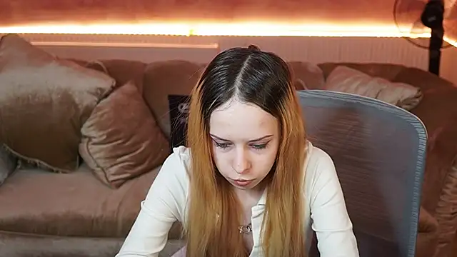 Snapshot of Luchi_Sun chatting on 11/21/25, 11:20 Luchi Sun online show from 11/21/25, 11:20