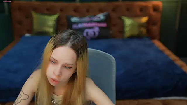 Snapshot of Luchi_Sun chatting on 11/24/25, 11:21 Luchi Sun online show from 11/24/25, 11:21