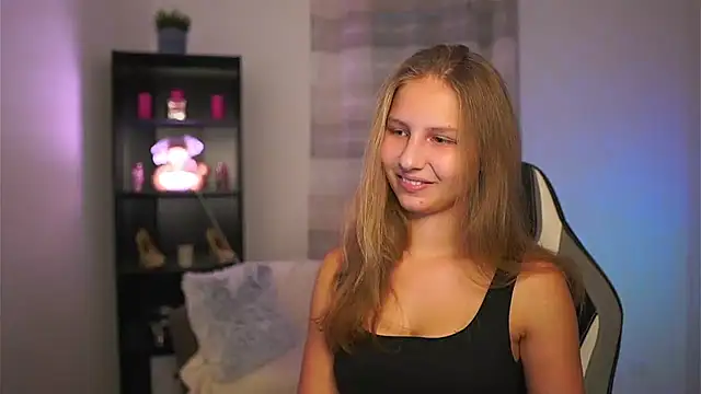 Snapshot of emmie_murray chatting on 11/20/25, 02:06 emmie murray online show from 11/20/25, 02:06