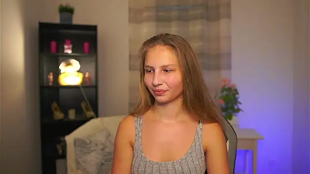 Snapshot of emmie_murray chatting on 12/18/25, 02:23 emmie murray online show from 12/18/25, 02:23