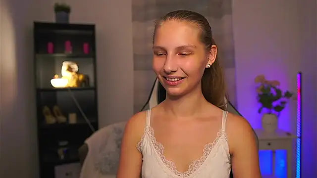 Snapshot of emmie_murray chatting on 06/19/26, 06:56 emmie murray online show from 06/19/26, 06:56